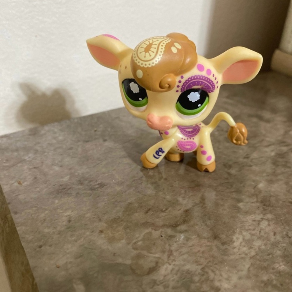 Littlest Pet Shop Cute Cow Figurine with Pink and Brown Pattern